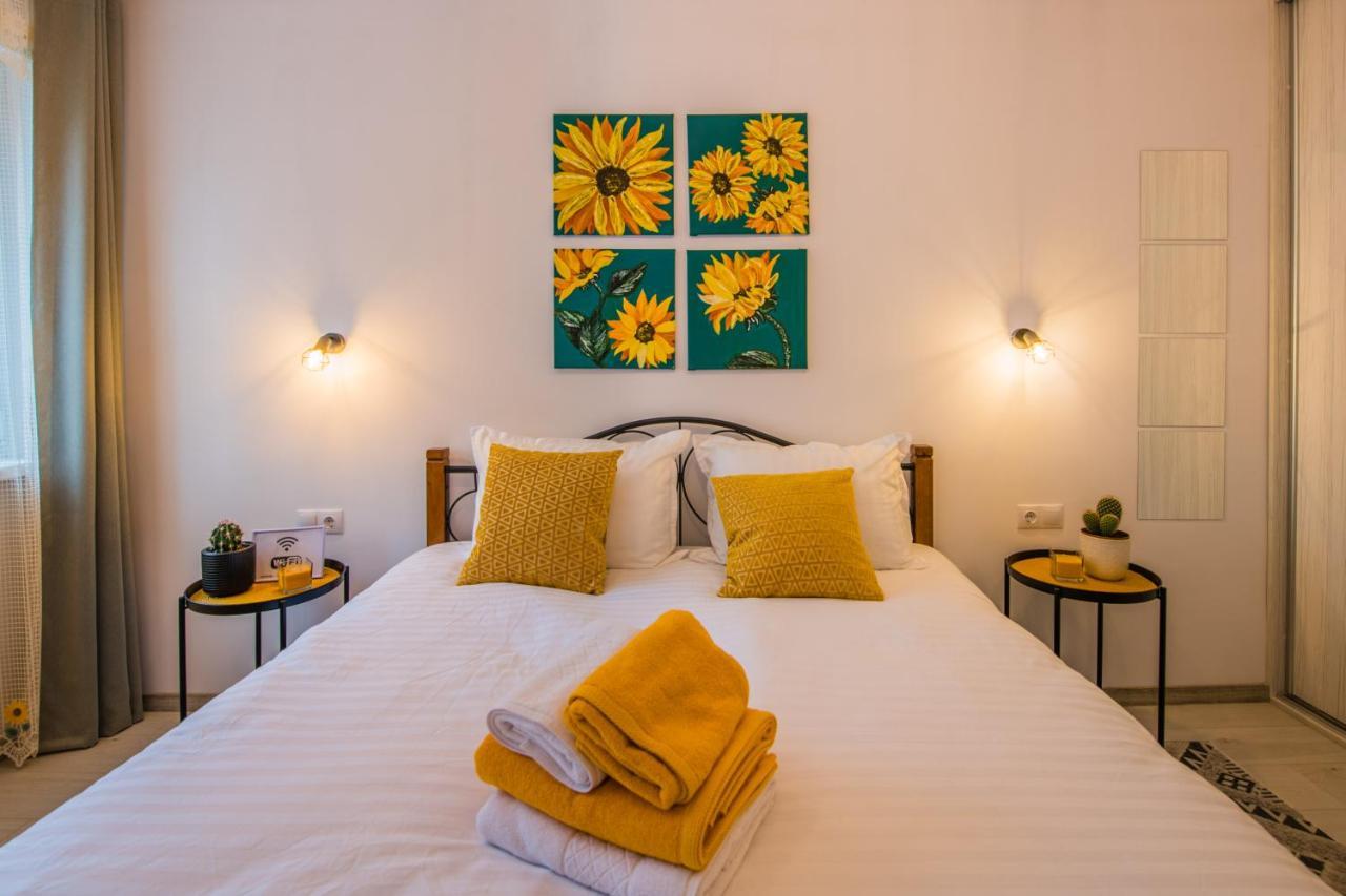 Kitty Sunflower Apartment Alba Iulia Eksteriør billede