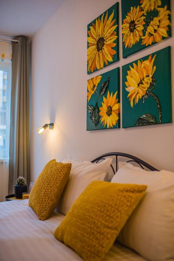 Kitty Sunflower Apartment Alba Iulia Eksteriør billede