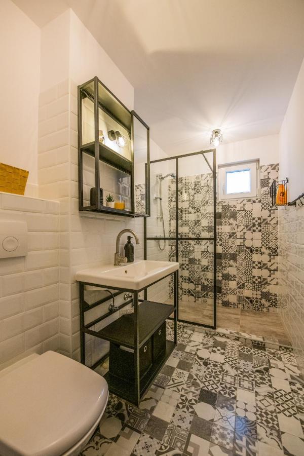 Kitty Sunflower Apartment Alba Iulia Eksteriør billede