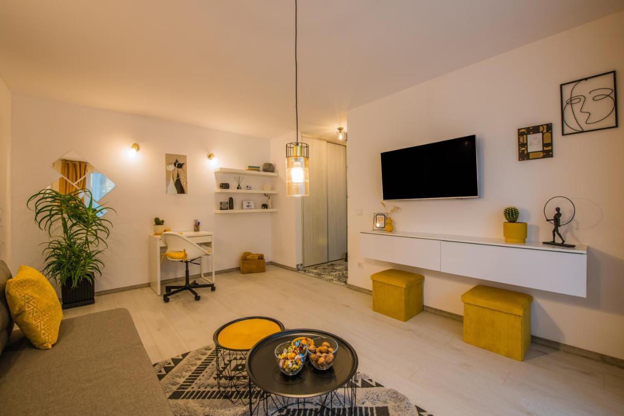 Kitty Sunflower Apartment Alba Iulia Eksteriør billede