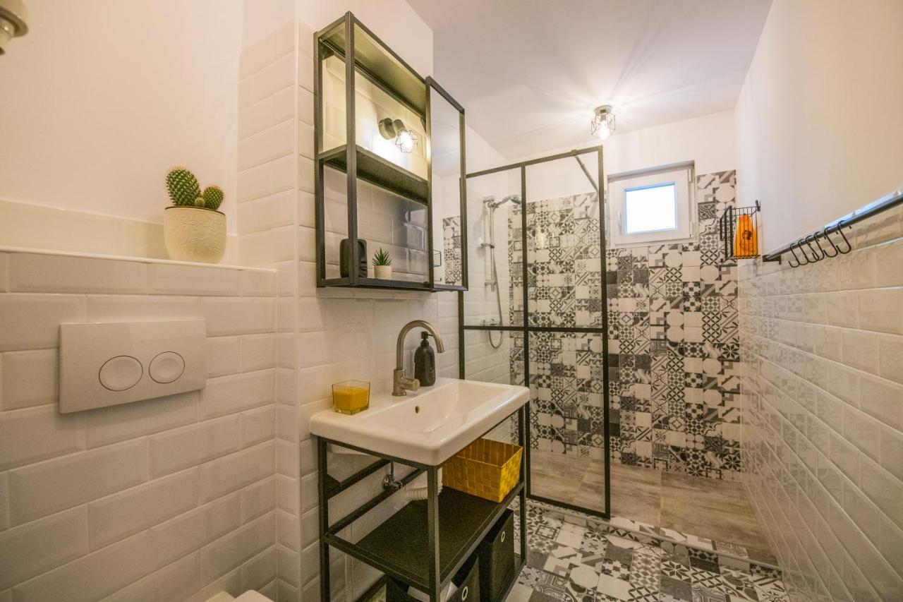 Kitty Sunflower Apartment Alba Iulia Eksteriør billede